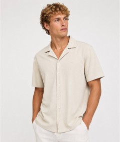 Camisa de manga corta para hombre Carlos Córdoba 82426 confeccionada en 100% algodón, fresca, transpirable y perfecta para look