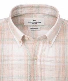 Camisa de manga corta para hombre Carlos Córdoba 83832 en color tostado confeccionada en algodón y poliéster, ideal para looks 