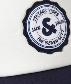 Gorra para hombre Jack & Jones Miles 12248834 estilo trucker en color azul marino y blanco con cierre ajustable trasero y logot
