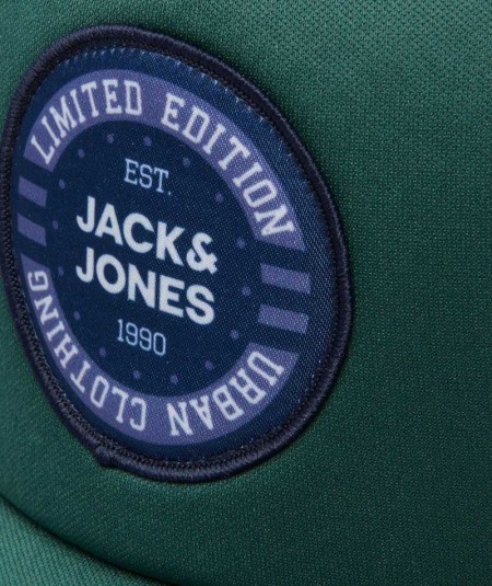 Gorra para hombre Jack & Jones Miles 12248834 estilo trucker en color azul marino y blanco con cierre ajustable trasero y logot