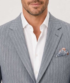 Americana para hombre Capelhi PIREO213 confeccionada en 95% algodón y 5% lino, con bolsillo de pecho con forro convertible en p