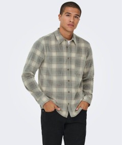 Camisa de pana para hombre Only & Sons 22035776 confeccionada en 100% algodón, con manga larga, cuello camisero, cierre de boto