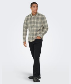 Camisa de pana para hombre Only & Sons 22035776 confeccionada en 100% algodón, con manga larga, cuello camisero, cierre de boto