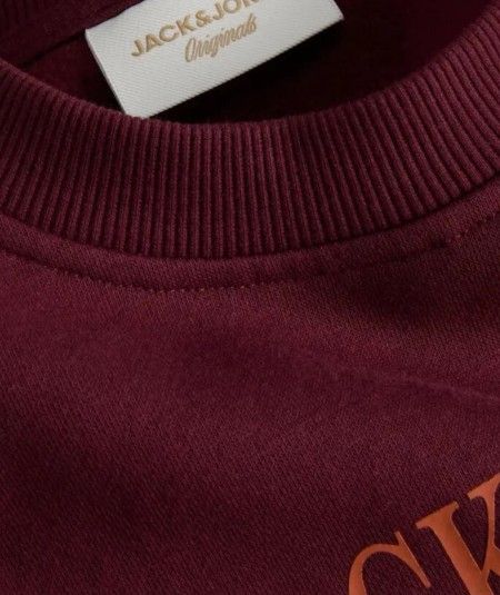 Sudadera para hombre Jack & Jones Frederiksberg 12303563 en color granate, confeccionada en 60% algodón y 40% poliéster, ideal 