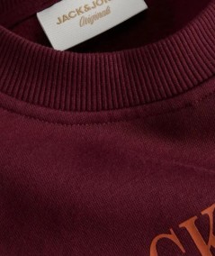 Sudadera para hombre Jack & Jones Frederiksberg 12303563 en color granate, confeccionada en 60% algodón y 40% poliéster, ideal 