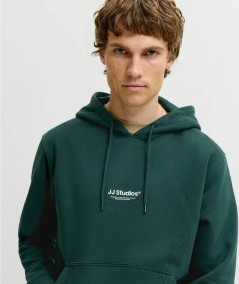 Sudadera con capucha para hombre Jack & Jones 12241687 confeccionada en 70% algodón y 30% poliéster, con corte holgado, manga l