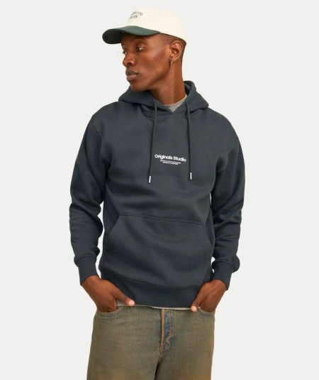 Sudadera con capucha para hombre Jack & Jones 12241687 confeccionada en 70% algodón y 30% poliéster, con corte holgado, manga l