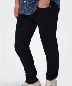 Jeans slim para hombre Only & Sons LOOM 22038107 de tiro bajo y tejido denim superelástico con acabado índigo oscuro.
