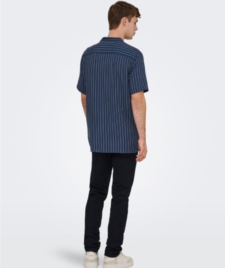 Jeans slim para hombre Only & Sons LOOM 22038107 de tiro bajo y tejido denim superelástico con acabado índigo oscuro.