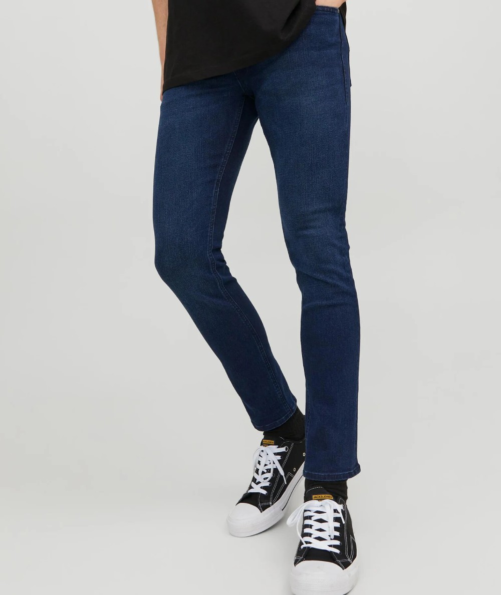 Jeans slim para hombre Jack & Jones GLENN 12237358 en denim azul oscuro con cintura baja, pernera cónica y cierre de botones.