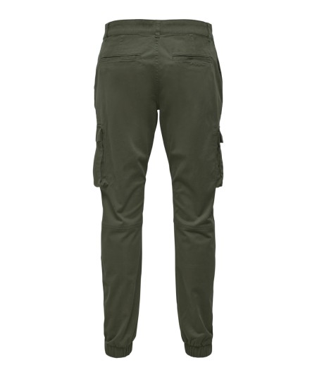 Pantalón cargo verde estilo militar claro con tejido de sarga suave