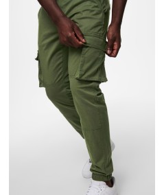 Pantalón cargo para hombre en tono kaki con tejido flexible y cómodo