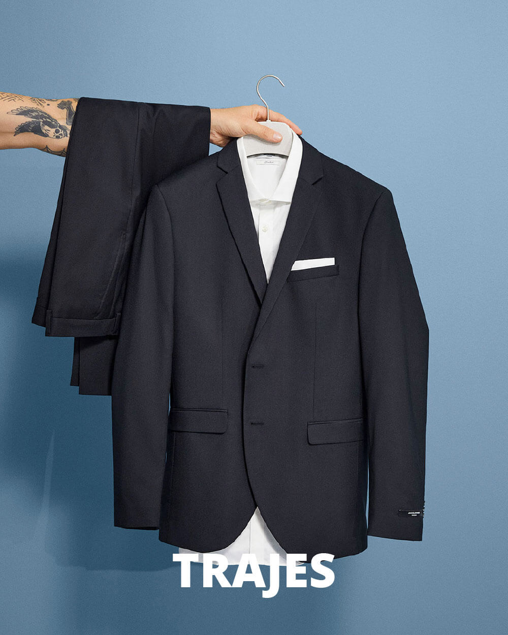 TRAJES